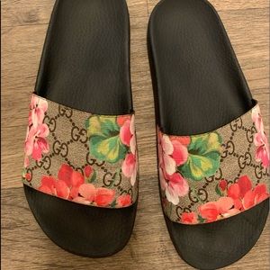 GUCCI SLIDES